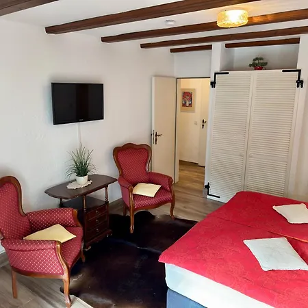 Haus Edeltrud - Ferienwohnung Moselufer Bernkastel-Kues